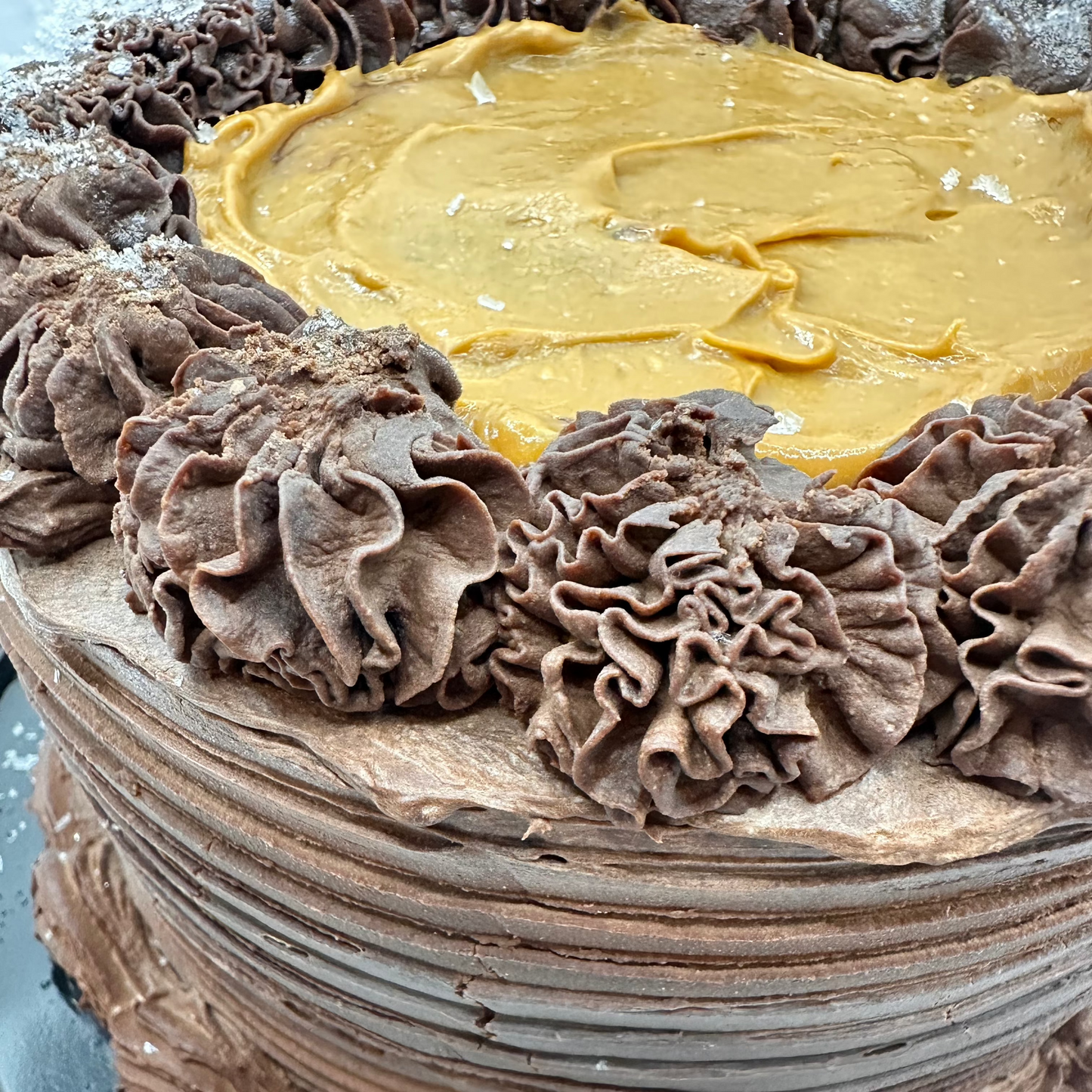 TORTA BISCOCHUELO MANJAR CHOCOLATE